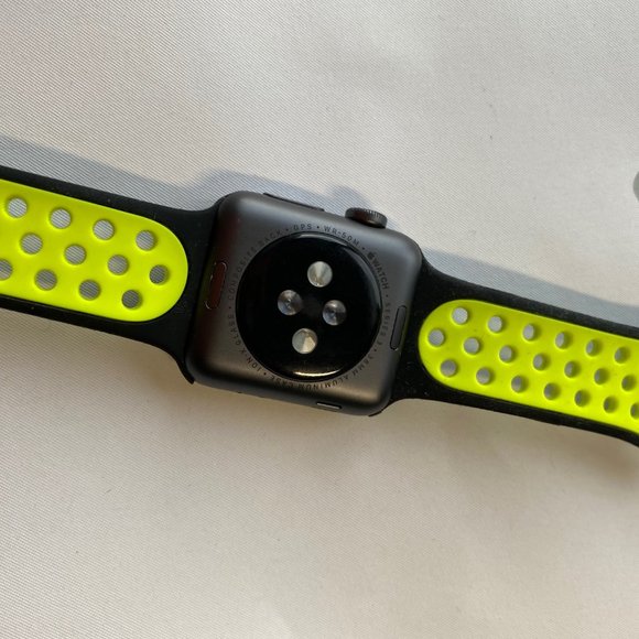 Apple 38mm Series 3 GPS Smart Watch Space Gray - Picture 4 of 5